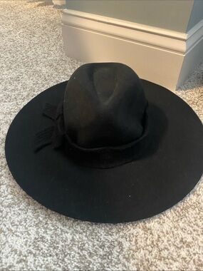 Jessica Simpson Black Wide-Brim Felt Fedora Hat